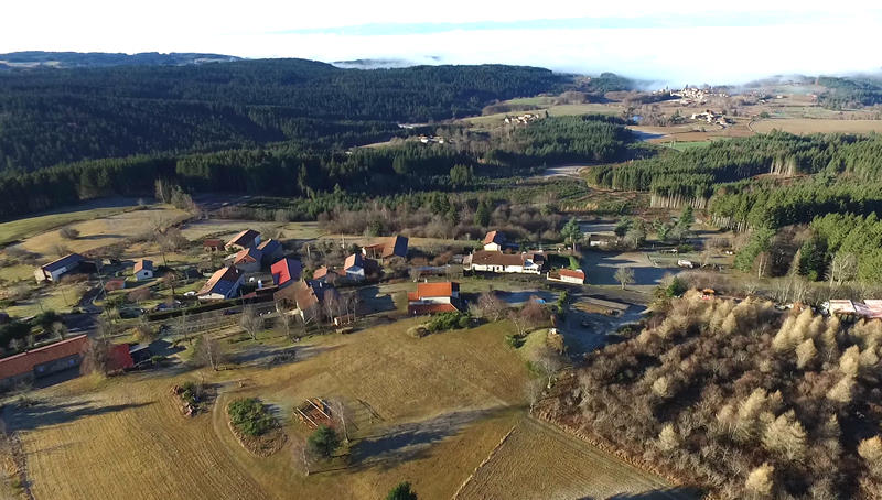 Beeld van ons gehuchtje Deux Frères vanuit de drone